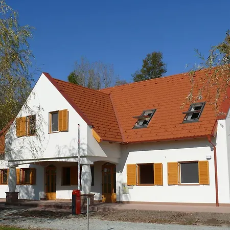 Poloskei To Vendeghaz
